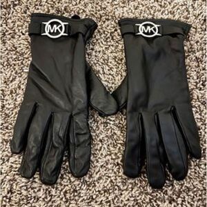 Woman’s Black Michael Kors Soft Leather Gloves